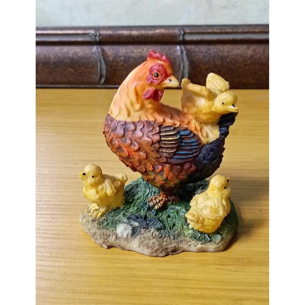 Hen and Chicks Resin Figurine Farmhouse Decor Mother Hen with 3 Baby Chicks